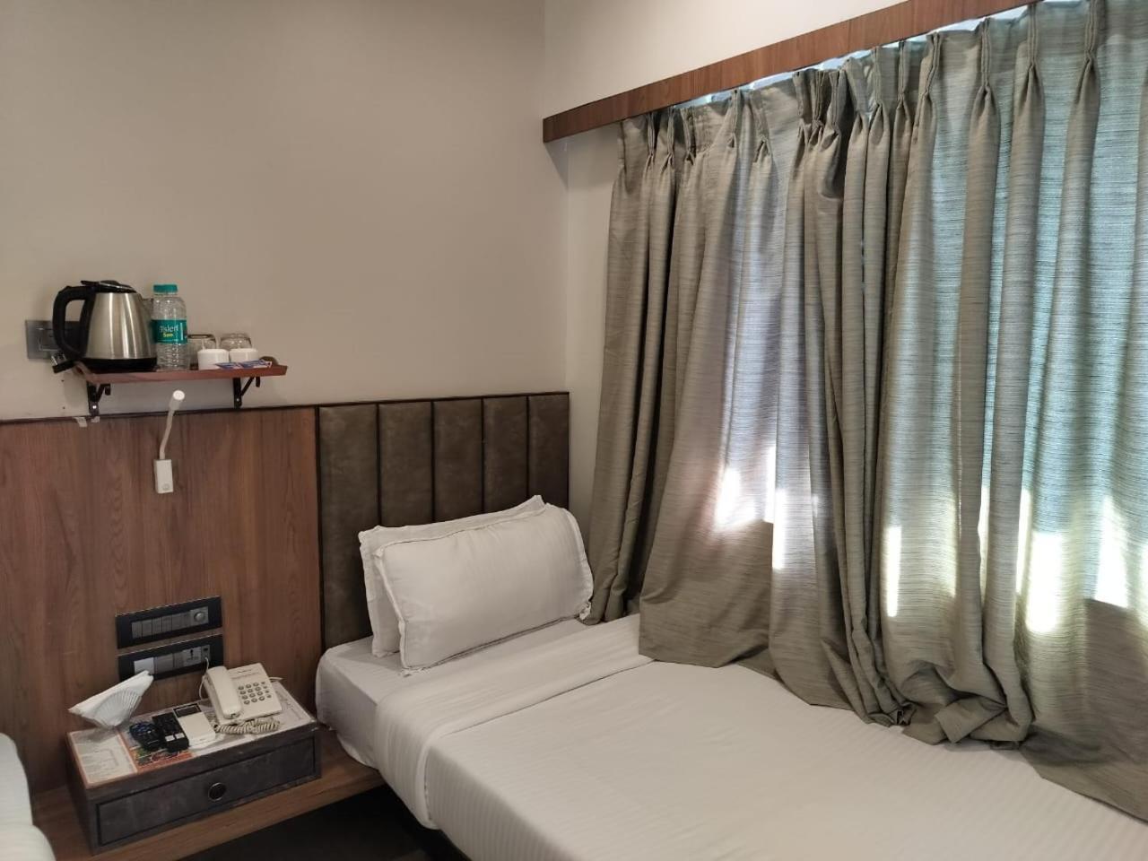 Hotel Olten Mumbai Exteriör bild