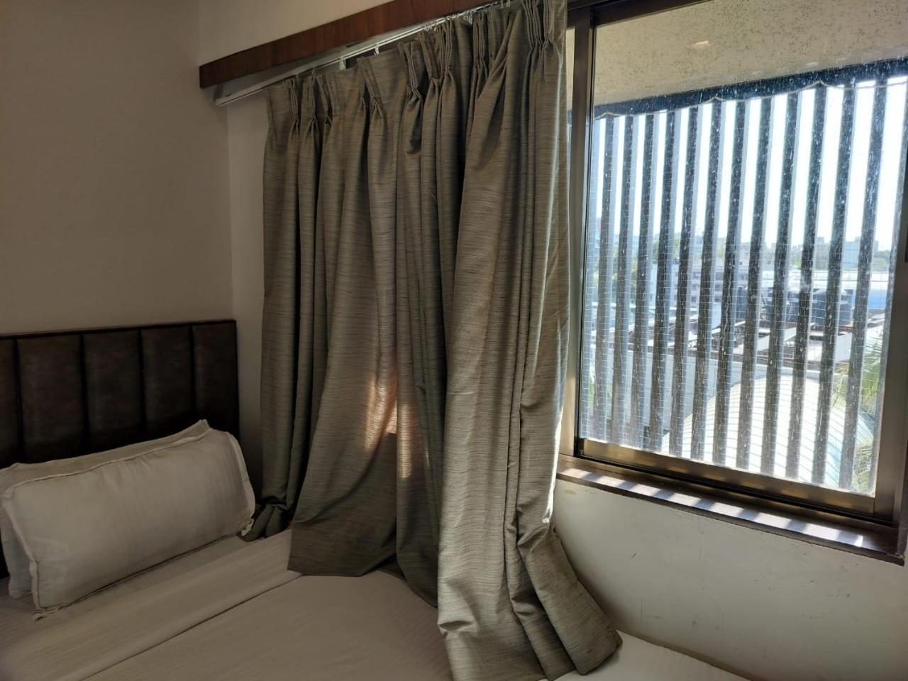 Hotel Olten Mumbai Exteriör bild